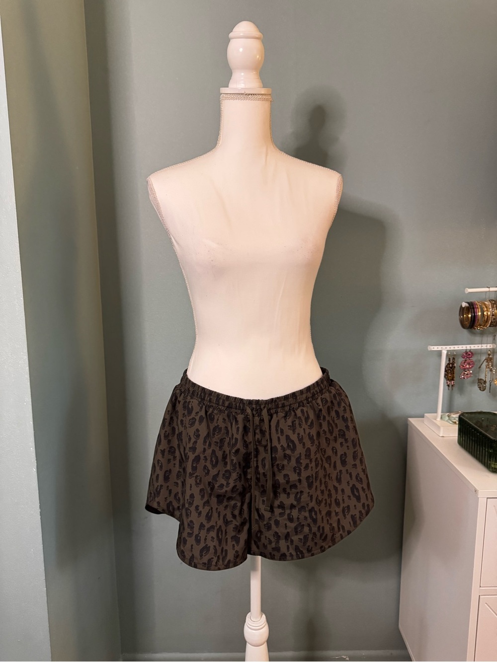 Old Navy Active  Women's Olive Leopard-Print Running Athletic Shorts